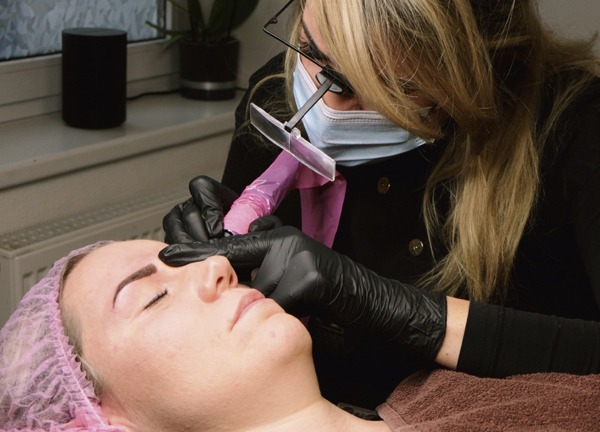 Behandlungsbild Permanent Make-Up Augenbrauen