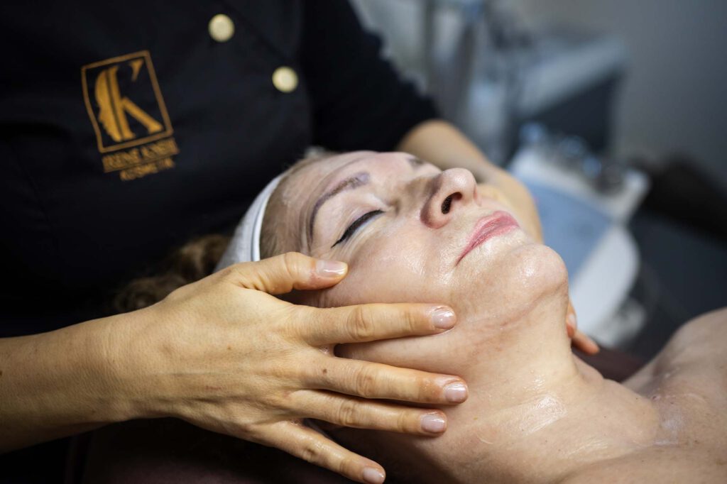 IKosmetik Behandlung Klassische Gesichtsbehandlung Foto